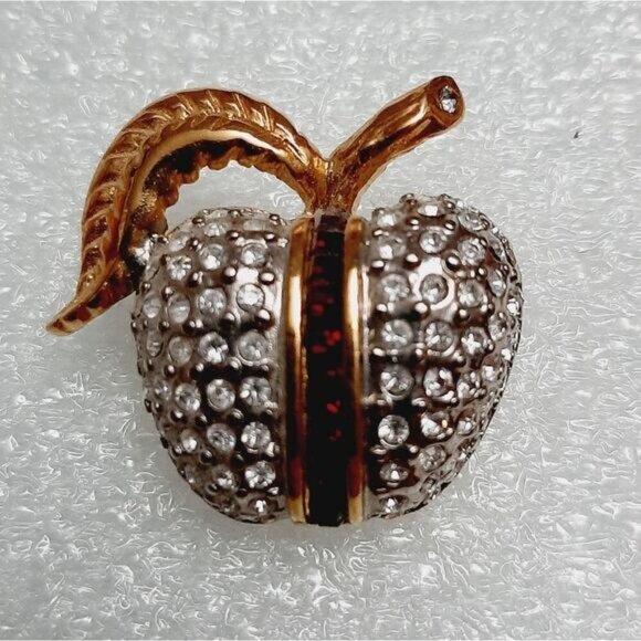 BUTLER Signed Vintage Clear Rhinestone Apple Brooch Sparkle Jewelry Goldtone Pin - Picture 3 of 10
